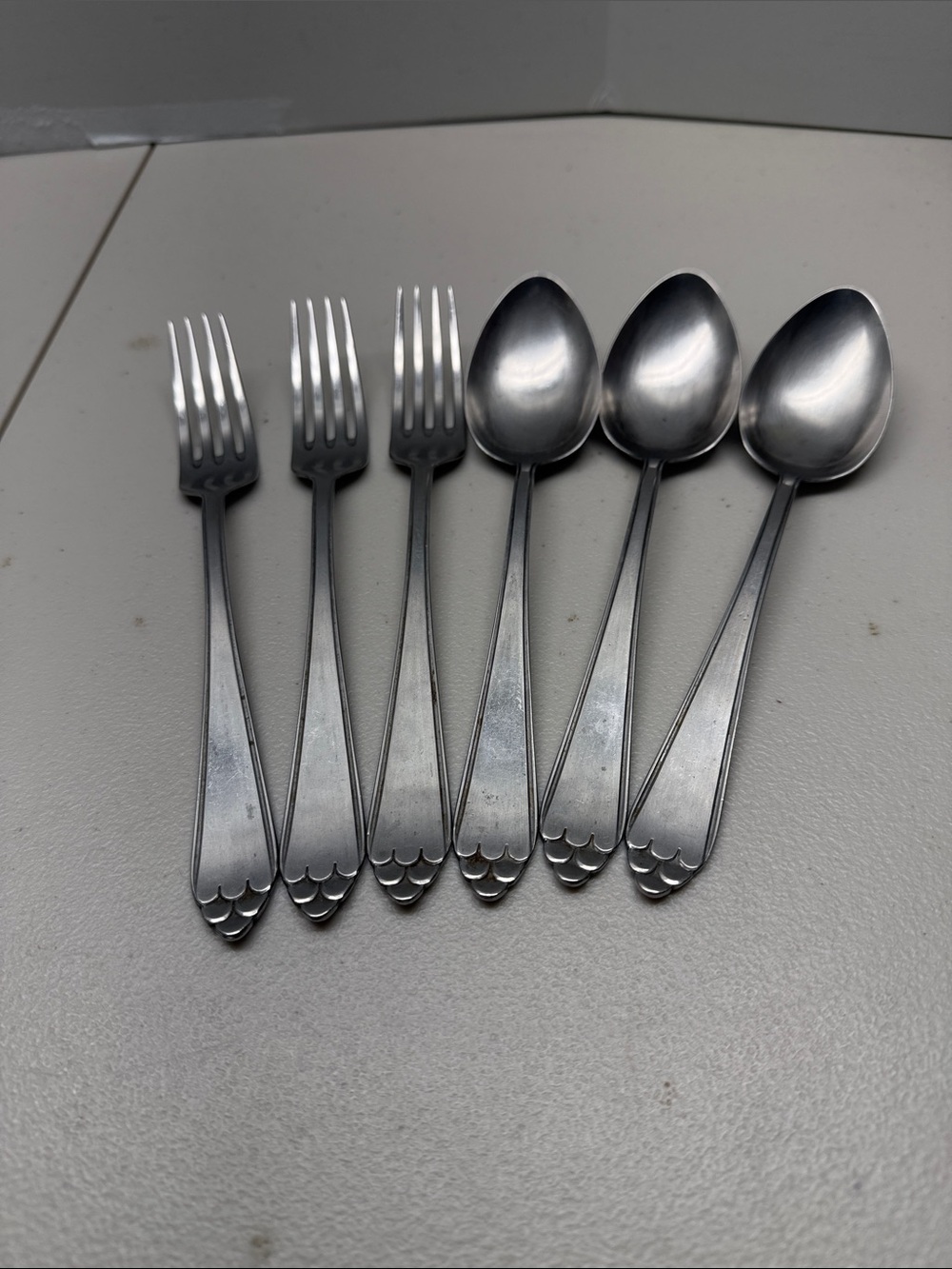 Stainless Steel Dessert Forks & Spoons Set in Silver - Classic Scalloped Handle